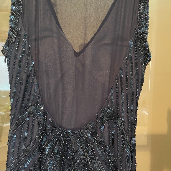 Navy sleeveless gown w sequins. Size 10 - Picture 9 of 9